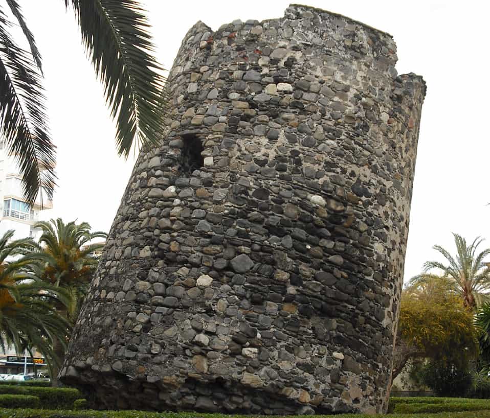 Algarrobo Torre Ladeada