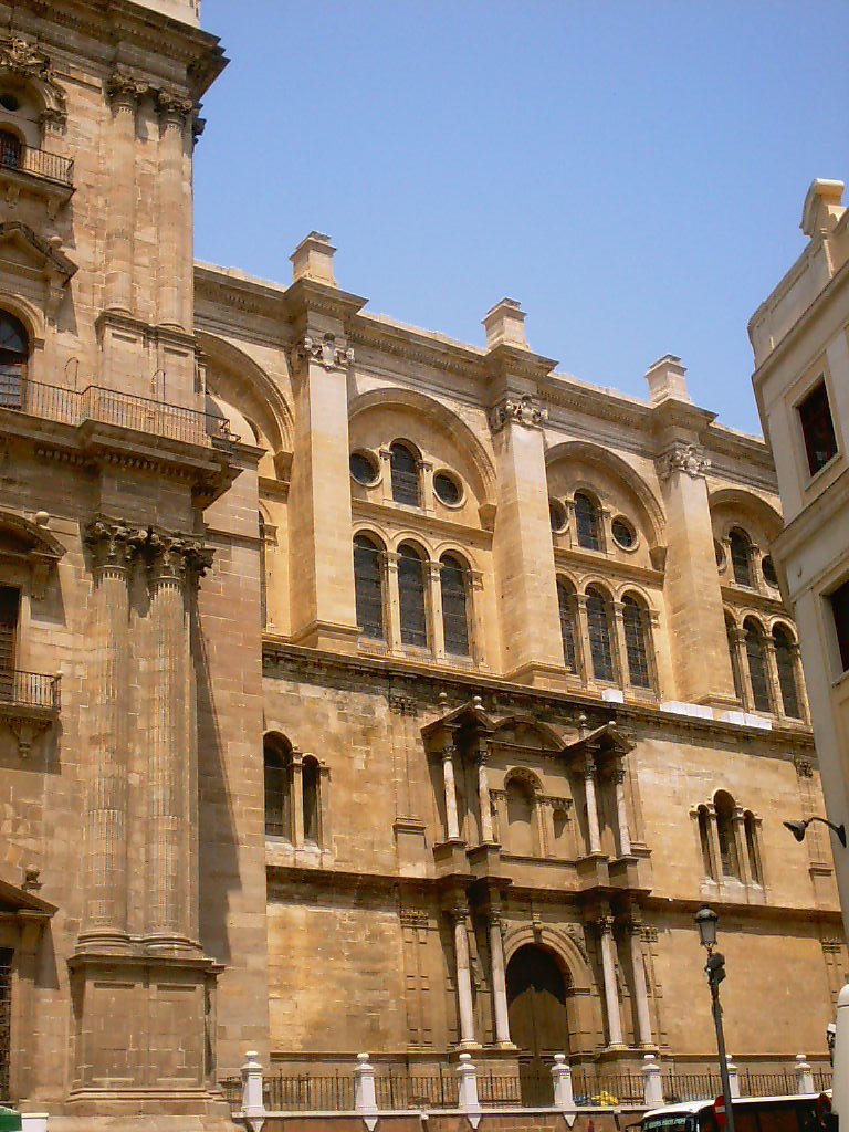 vista lateral de la catedral
