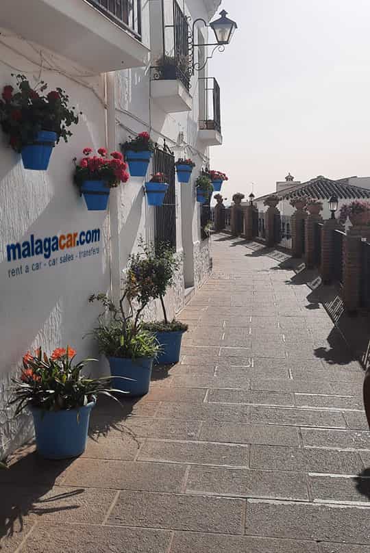 Walking through the streets of Mijas Pueblo